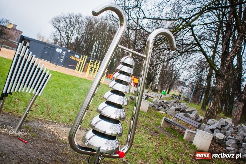 Zdjęcie w galerii na portalu naszraciborz.pl: Grające bulwary nad Odrą. Nowe atrakcje w parku Zamkowym  wiadomości z regionu