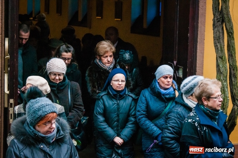 Zdjęcie w galerii na portalu naszraciborz.pl: Ostatnie pożegnanie śp. Teresy Pawłowskiej, zasłużonej działaczki Związku Sybiraków wiadomości z regionu