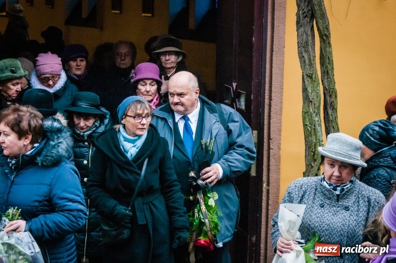 Zdjęcie w galerii na portalu naszraciborz.pl: Ostatnie pożegnanie śp. Teresy Pawłowskiej, zasłużonej działaczki Związku Sybiraków wiadomości z regionu
