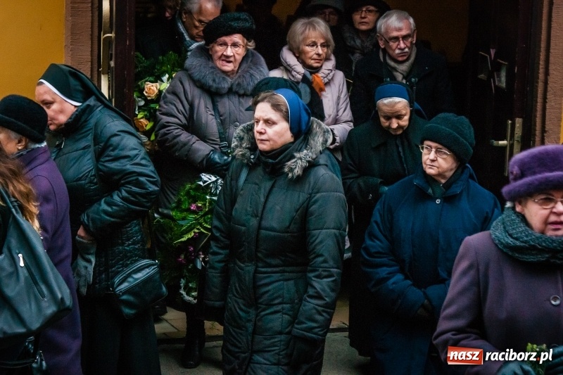 Zdjęcie w galerii na portalu naszraciborz.pl: Ostatnie pożegnanie śp. Teresy Pawłowskiej, zasłużonej działaczki Związku Sybiraków wiadomości z regionu