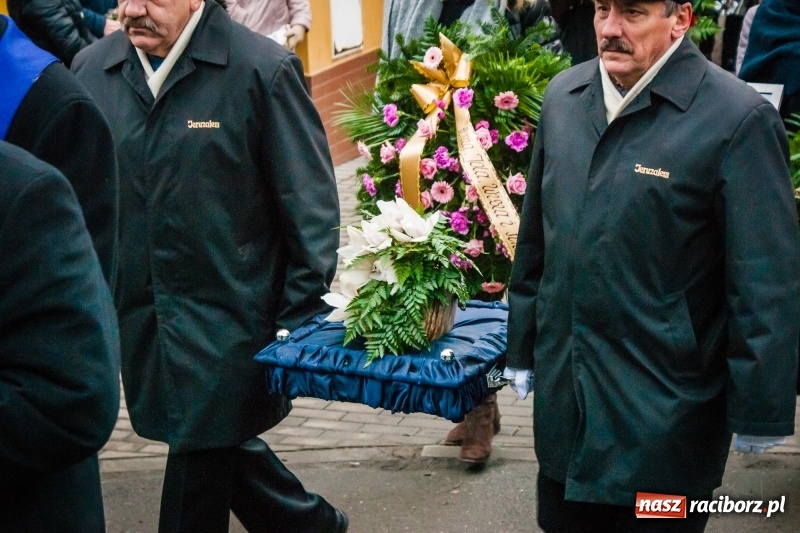 Zdjęcie w galerii na portalu naszraciborz.pl: Ostatnie pożegnanie śp. Teresy Pawłowskiej, zasłużonej działaczki Związku Sybiraków wiadomości z regionu