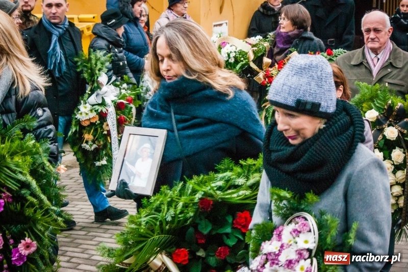 Zdjęcie w galerii na portalu naszraciborz.pl: Ostatnie pożegnanie śp. Teresy Pawłowskiej, zasłużonej działaczki Związku Sybiraków wiadomości z regionu