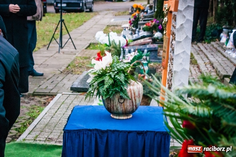 Zdjęcie w galerii na portalu naszraciborz.pl: Ostatnie pożegnanie śp. Teresy Pawłowskiej, zasłużonej działaczki Związku Sybiraków wiadomości z regionu