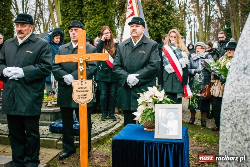 Zdjęcie w galerii na portalu naszraciborz.pl: Ostatnie pożegnanie śp. Teresy Pawłowskiej, zasłużonej działaczki Związku Sybiraków wiadomości z regionu