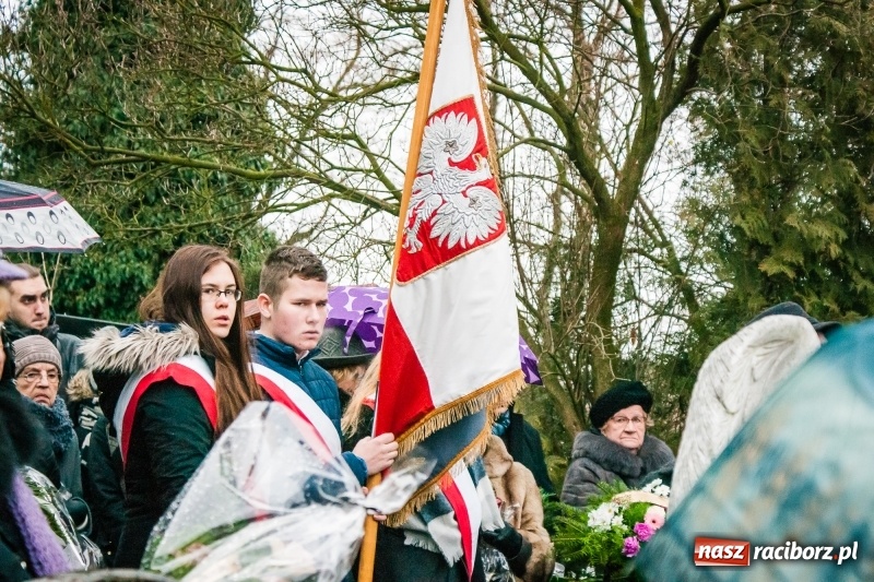 Zdjęcie w galerii na portalu naszraciborz.pl: Ostatnie pożegnanie śp. Teresy Pawłowskiej, zasłużonej działaczki Związku Sybiraków wiadomości z regionu