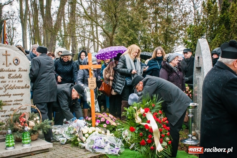 Zdjęcie w galerii na portalu naszraciborz.pl: Ostatnie pożegnanie śp. Teresy Pawłowskiej, zasłużonej działaczki Związku Sybiraków wiadomości z regionu