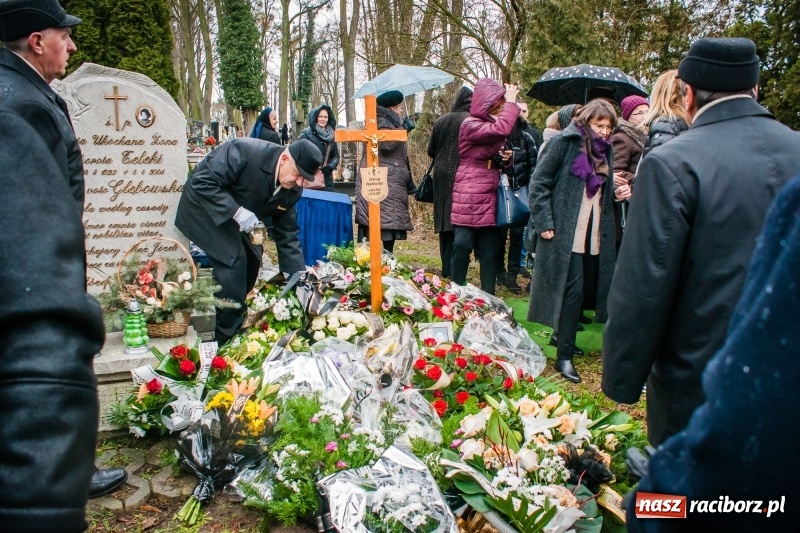Zdjęcie w galerii na portalu naszraciborz.pl: Ostatnie pożegnanie śp. Teresy Pawłowskiej, zasłużonej działaczki Związku Sybiraków wiadomości z regionu