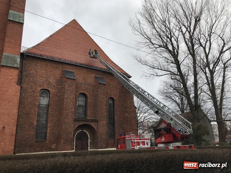 Zdjęcie w galerii na portalu naszraciborz.pl: Dach kościoła farnego czeka remont wiadomości z regionu
