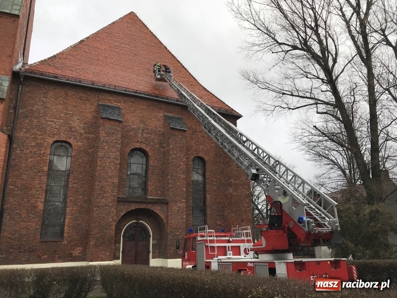 Zdjęcie w galerii na portalu naszraciborz.pl: Dach kościoła farnego czeka remont wiadomości z regionu