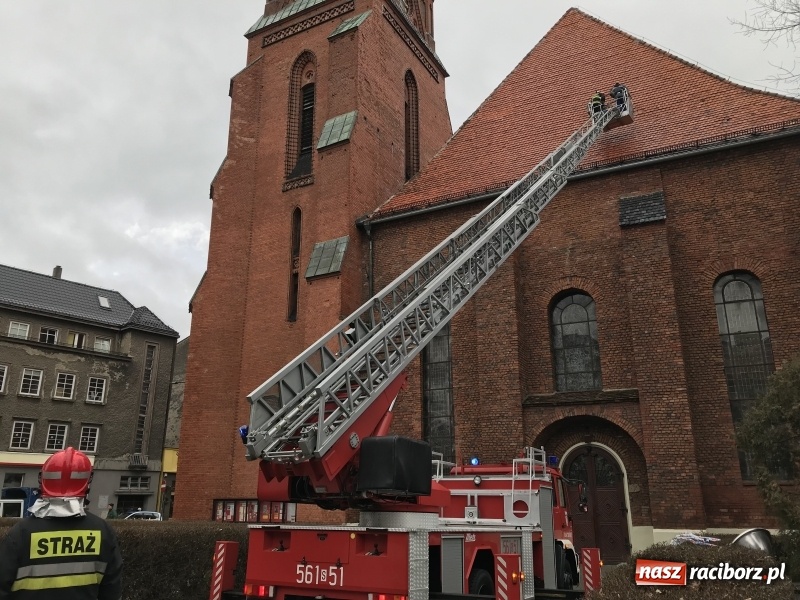 Zdjęcie w galerii na portalu naszraciborz.pl: Dach kościoła farnego czeka remont wiadomości z regionu