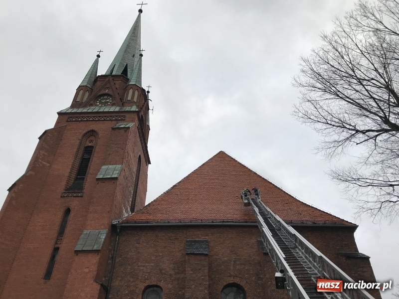 Zdjęcie w galerii na portalu naszraciborz.pl: Dach kościoła farnego czeka remont wiadomości z regionu