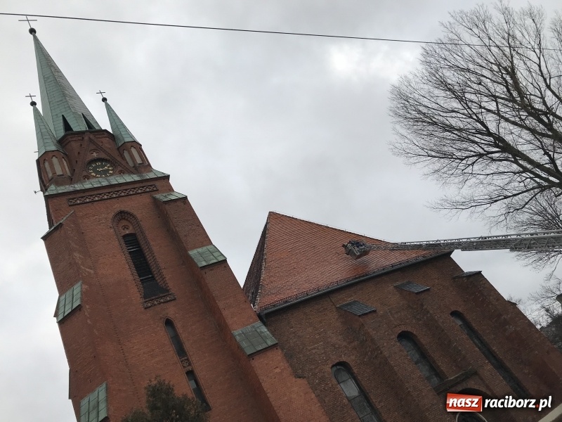 Zdjęcie w galerii na portalu naszraciborz.pl: Dach kościoła farnego czeka remont wiadomości z regionu