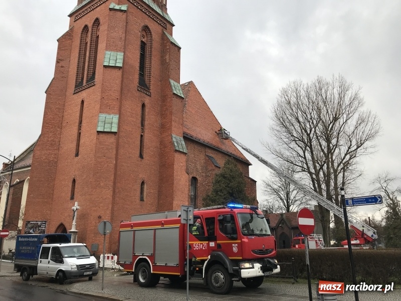 Zdjęcie w galerii na portalu naszraciborz.pl: Dach kościoła farnego czeka remont wiadomości z regionu