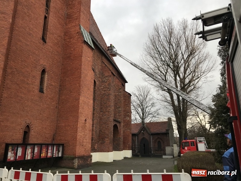 Zdjęcie w galerii na portalu naszraciborz.pl: Dach kościoła farnego czeka remont wiadomości z regionu