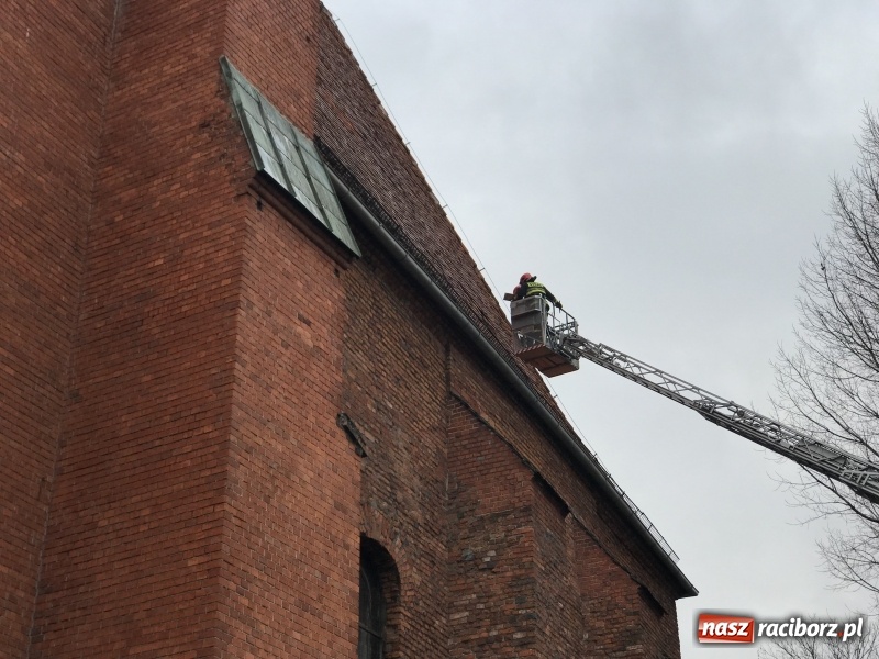 Zdjęcie w galerii na portalu naszraciborz.pl: Dach kościoła farnego czeka remont wiadomości z regionu