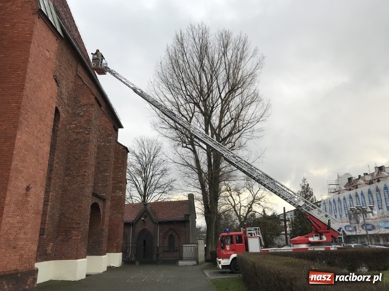 Zdjęcie w galerii na portalu naszraciborz.pl: Dach kościoła farnego czeka remont wiadomości z regionu