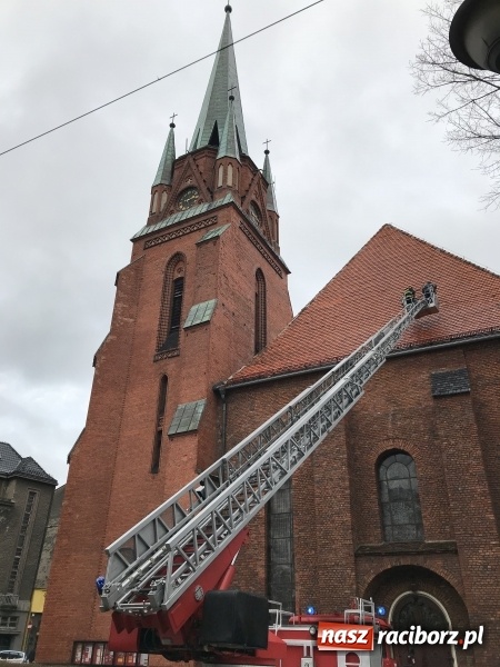 Zdjęcie w galerii na portalu naszraciborz.pl: Dach kościoła farnego czeka remont wiadomości z regionu