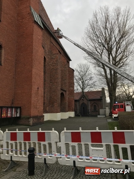 Zdjęcie w galerii na portalu naszraciborz.pl: Dach kościoła farnego czeka remont wiadomości z regionu