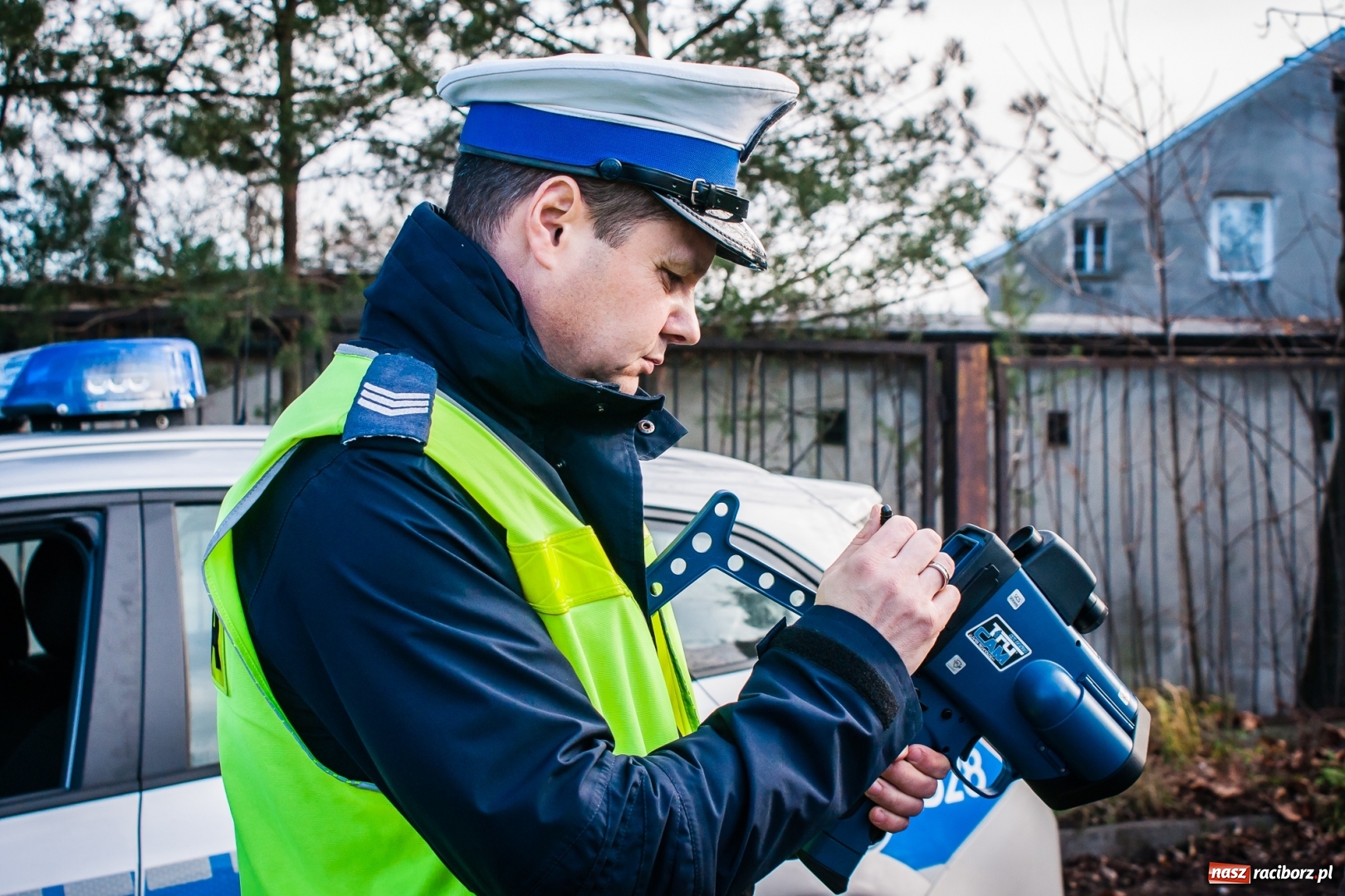 Zdjęcie w galerii na portalu naszraciborz.pl: Raciborska policja otrzymała nowy laserowy miernik prędkości wiadomości z regionu