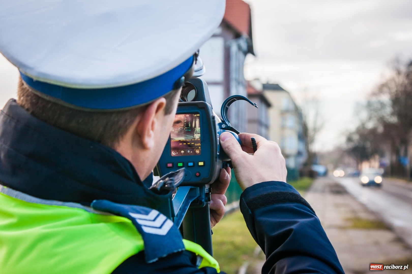 Zdjęcie w galerii na portalu naszraciborz.pl: Raciborska policja otrzymała nowy laserowy miernik prędkości wiadomości z regionu