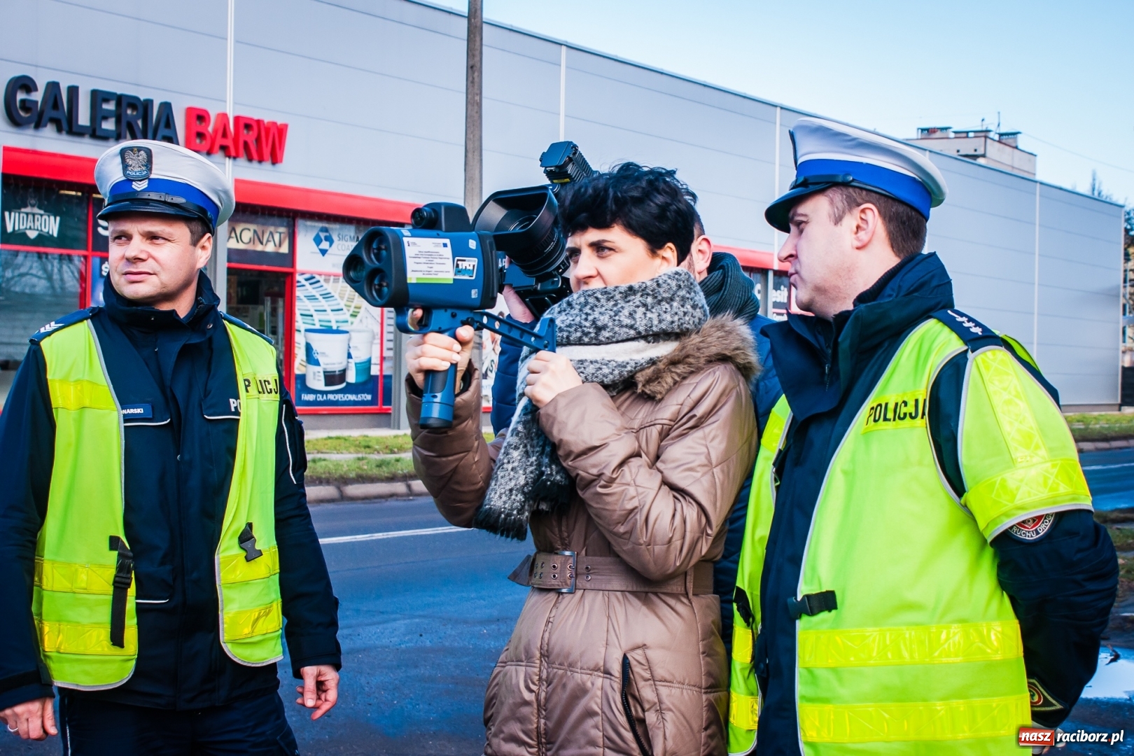 Zdjęcie w galerii na portalu naszraciborz.pl: Raciborska policja otrzymała nowy laserowy miernik prędkości wiadomości z regionu