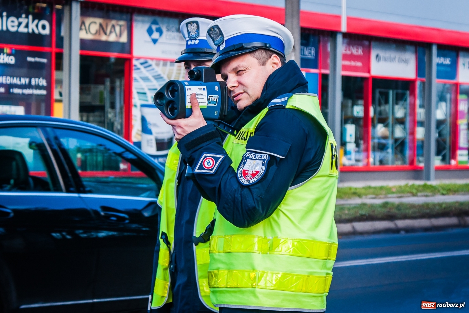 Zdjęcie w galerii na portalu naszraciborz.pl: Raciborska policja otrzymała nowy laserowy miernik prędkości wiadomości z regionu