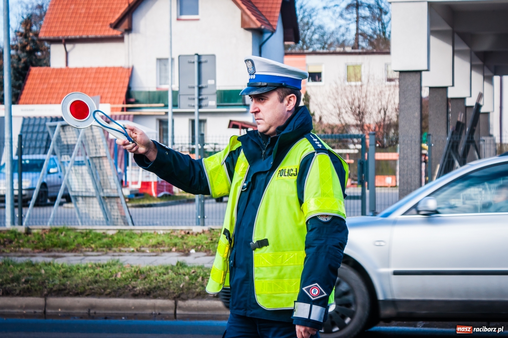 Zdjęcie w galerii na portalu naszraciborz.pl: Raciborska policja otrzymała nowy laserowy miernik prędkości wiadomości z regionu