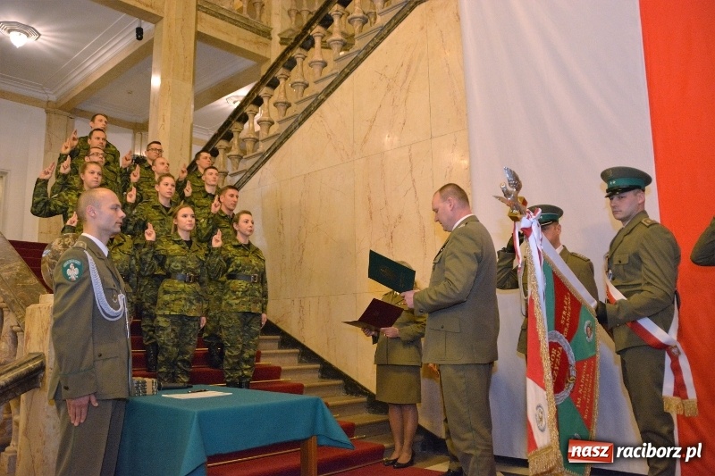 Zdjęcie w galerii na portalu naszraciborz.pl: Ślubowanie nowych funkcjonariuszy w Śląskim Oddziale Straży Granicznej wiadomości z regionu
