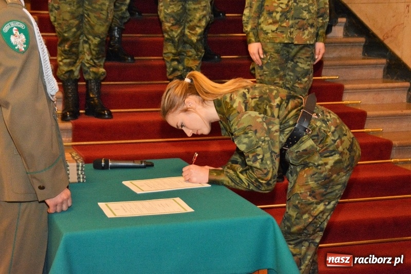 Zdjęcie w galerii na portalu naszraciborz.pl: Ślubowanie nowych funkcjonariuszy w Śląskim Oddziale Straży Granicznej wiadomości z regionu