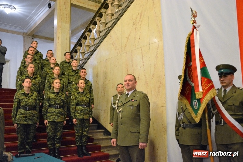 Zdjęcie w galerii na portalu naszraciborz.pl: Ślubowanie nowych funkcjonariuszy w Śląskim Oddziale Straży Granicznej wiadomości z regionu