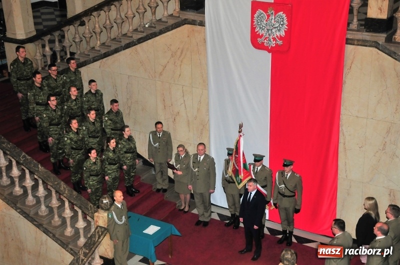 Zdjęcie w galerii na portalu naszraciborz.pl: Ślubowanie nowych funkcjonariuszy w Śląskim Oddziale Straży Granicznej wiadomości z regionu