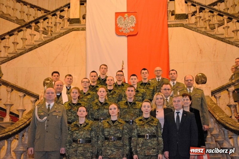 Zdjęcie w galerii na portalu naszraciborz.pl: Ślubowanie nowych funkcjonariuszy w Śląskim Oddziale Straży Granicznej wiadomości z regionu