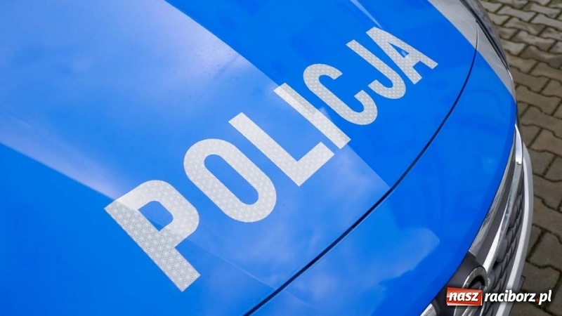 Zdjęcie w galerii na portalu naszraciborz.pl: Policjanci z Kuźni Raciborskiej otrzymali nowy radiowóz wiadomości z regionu