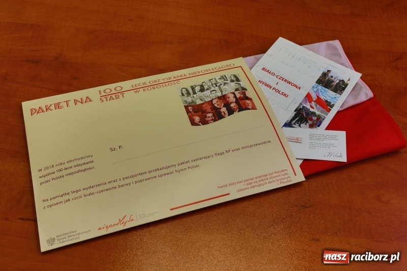 Zdjęcie w galerii na portalu naszraciborz.pl: Pakiet na 100-lecie odzyskania niepodległości dla 18-latków, którzy pierwszy raz otrzymają paszport wiadomości z regionu