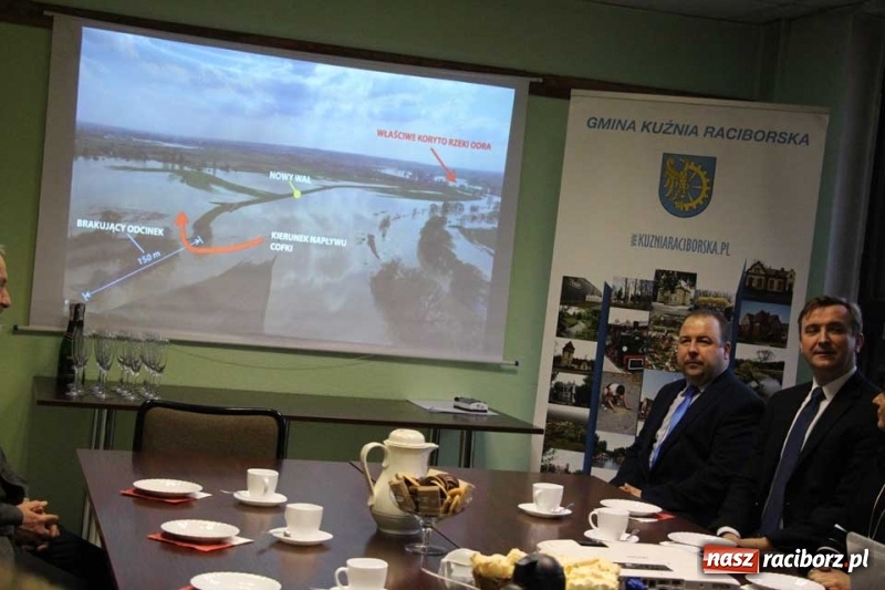 Zdjęcie w galerii na portalu naszraciborz.pl: Wojewoda Opolski z wizytą w Kuźni Rac. wiadomości z regionu