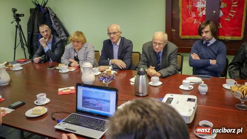 Zdjęcie w galerii na portalu naszraciborz.pl: Wojewoda Opolski z wizytą w Kuźni Rac. wiadomości z regionu