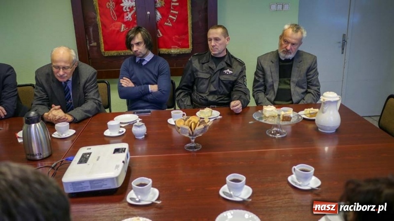 Zdjęcie w galerii na portalu naszraciborz.pl: Wojewoda Opolski z wizytą w Kuźni Rac. wiadomości z regionu