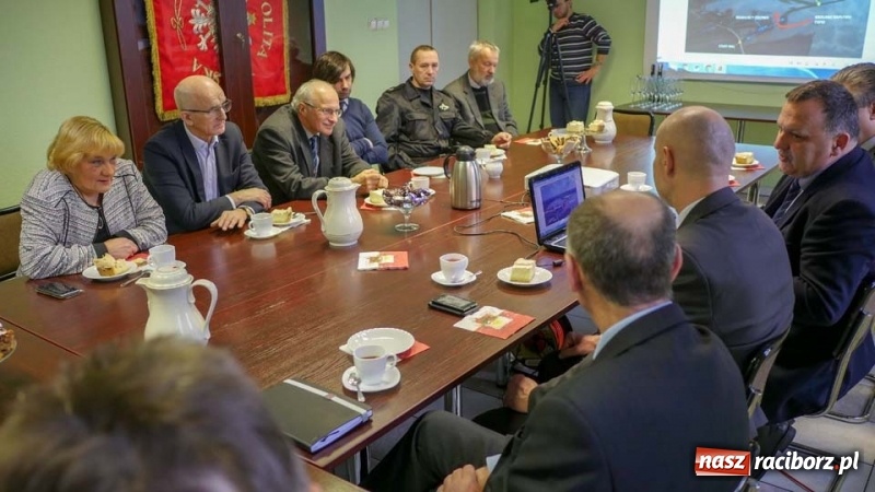 Zdjęcie w galerii na portalu naszraciborz.pl: Wojewoda Opolski z wizytą w Kuźni Rac. wiadomości z regionu