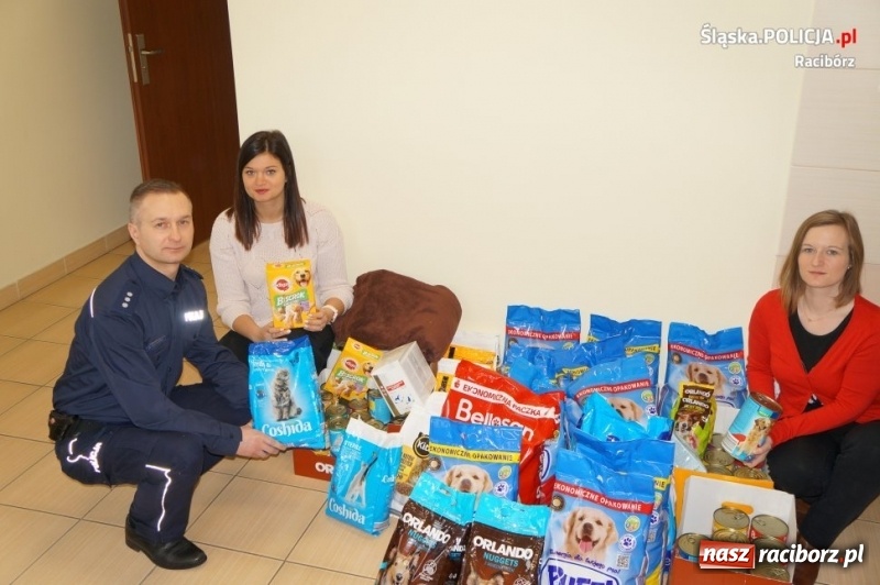 Zdjęcie w galerii na portalu naszraciborz.pl: Raciborscy policjanci i pracownicy komendy zaangażowali się w zbiórkę dla schroniska wiadomości z regionu