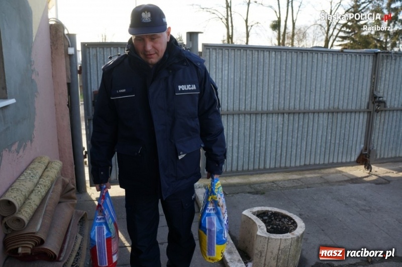 Zdjęcie w galerii na portalu naszraciborz.pl: Raciborscy policjanci i pracownicy komendy zaangażowali się w zbiórkę dla schroniska wiadomości z regionu