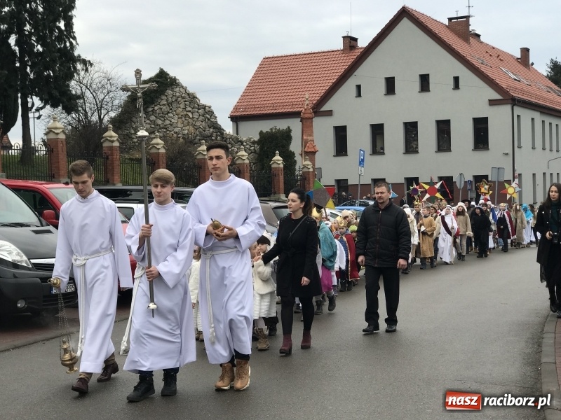 Zdjęcie w galerii na portalu naszraciborz.pl: Orszak Trzech Króli w Raciborzu Brzeziu FOTO i WIDEO wiadomości z regionu