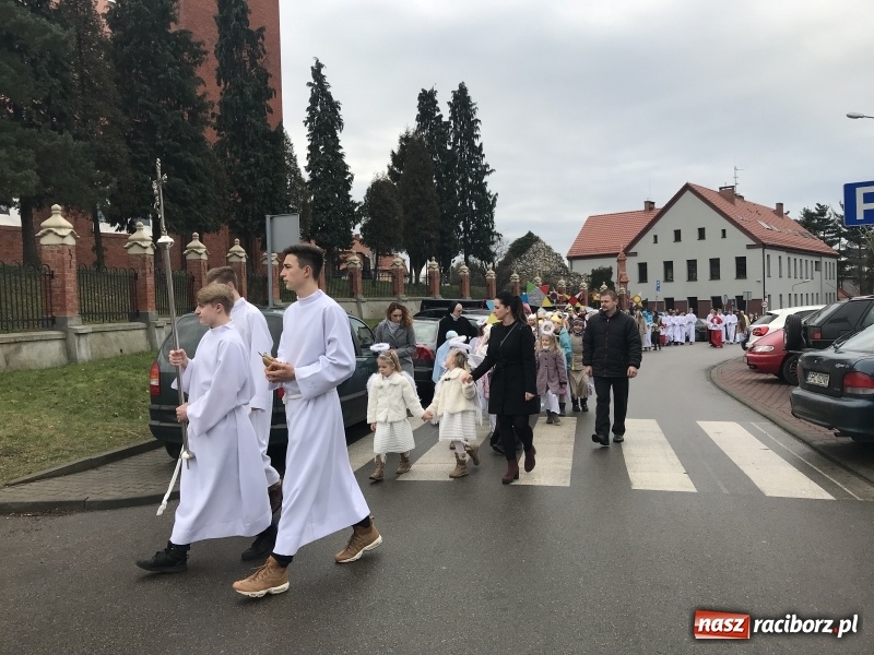 Zdjęcie w galerii na portalu naszraciborz.pl: Orszak Trzech Króli w Raciborzu Brzeziu FOTO i WIDEO wiadomości z regionu