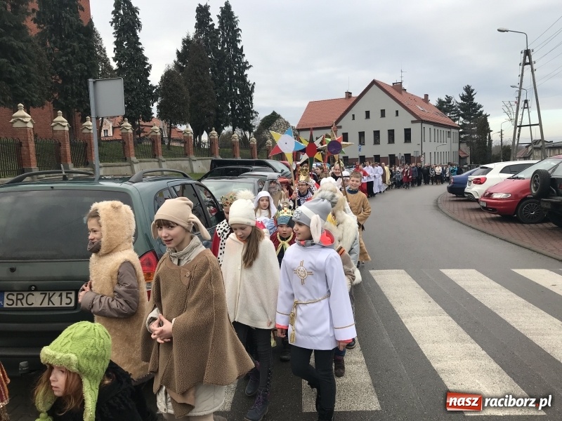 Zdjęcie w galerii na portalu naszraciborz.pl: Orszak Trzech Króli w Raciborzu Brzeziu FOTO i WIDEO wiadomości z regionu