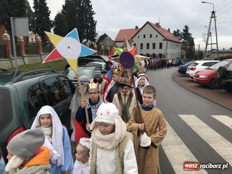 Zdjęcie w galerii na portalu naszraciborz.pl: Orszak Trzech Króli w Raciborzu Brzeziu FOTO i WIDEO wiadomości z regionu