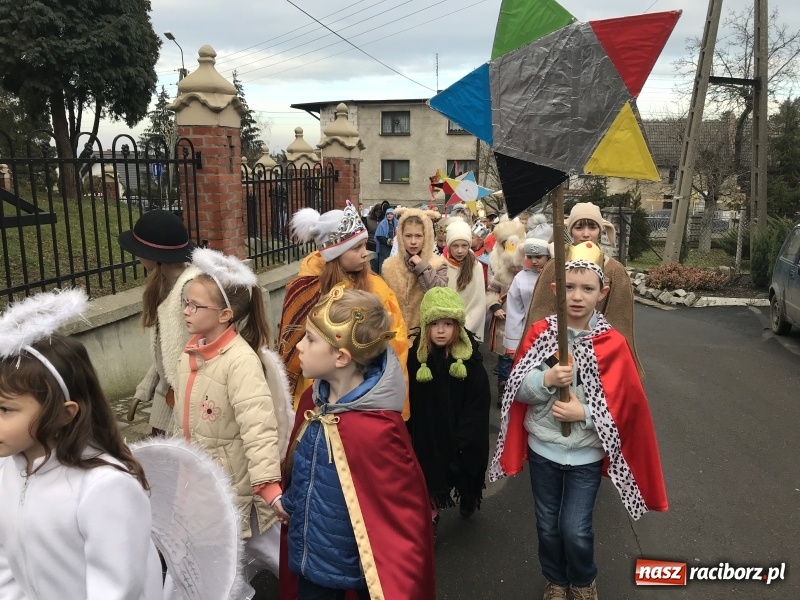 Zdjęcie w galerii na portalu naszraciborz.pl: Orszak Trzech Króli w Raciborzu Brzeziu FOTO i WIDEO wiadomości z regionu