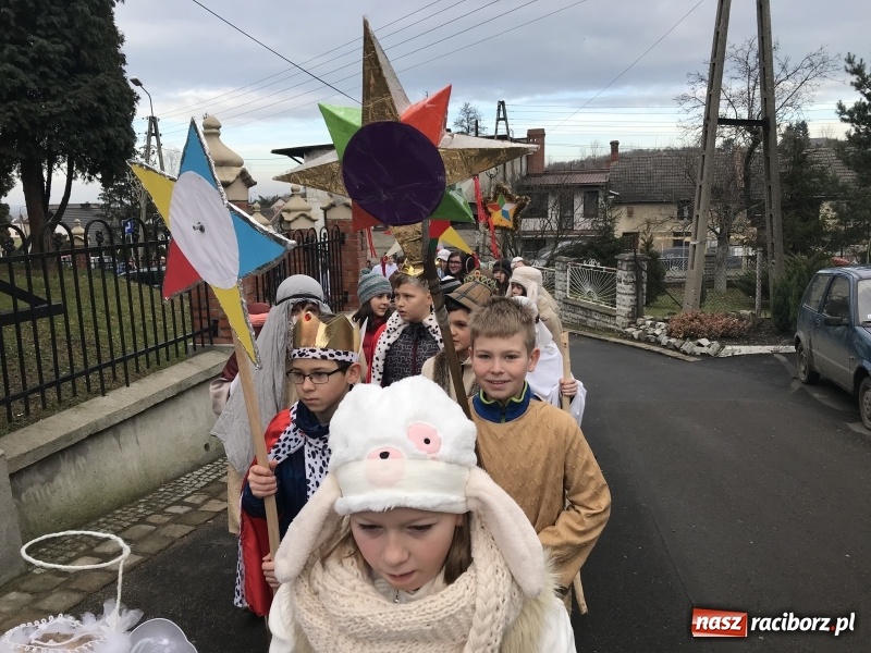Zdjęcie w galerii na portalu naszraciborz.pl: Orszak Trzech Króli w Raciborzu Brzeziu FOTO i WIDEO wiadomości z regionu