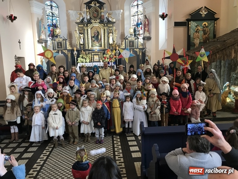 Zdjęcie w galerii na portalu naszraciborz.pl: Orszak Trzech Króli w Raciborzu Brzeziu FOTO i WIDEO wiadomości z regionu