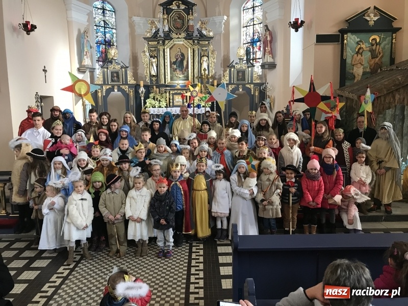 Zdjęcie w galerii na portalu naszraciborz.pl: Orszak Trzech Króli w Raciborzu Brzeziu FOTO i WIDEO wiadomości z regionu