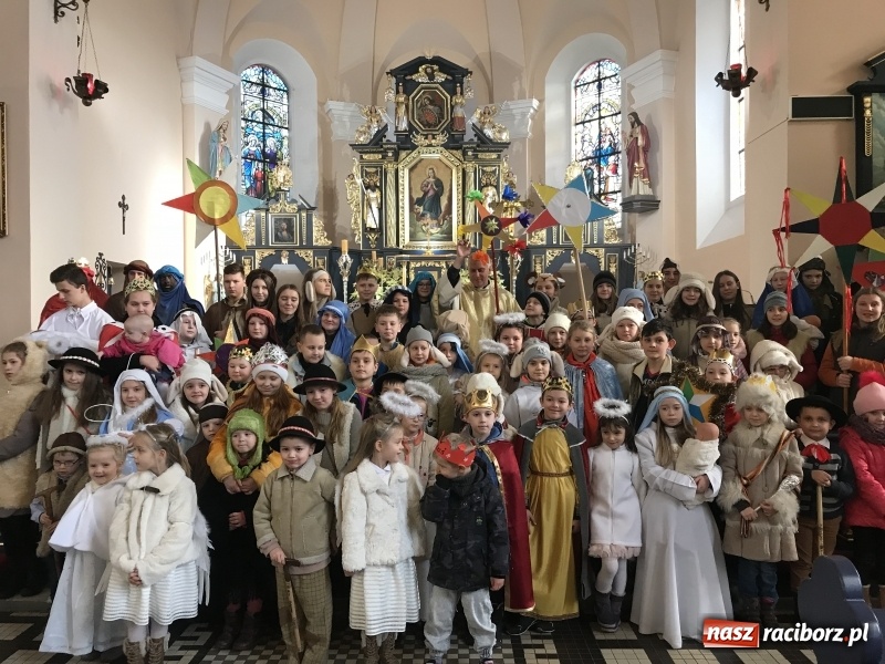 Zdjęcie w galerii na portalu naszraciborz.pl: Orszak Trzech Króli w Raciborzu Brzeziu FOTO i WIDEO wiadomości z regionu