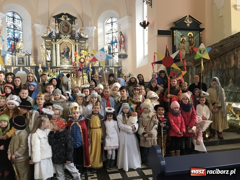 Zdjęcie w galerii na portalu naszraciborz.pl: Orszak Trzech Króli w Raciborzu Brzeziu FOTO i WIDEO wiadomości z regionu